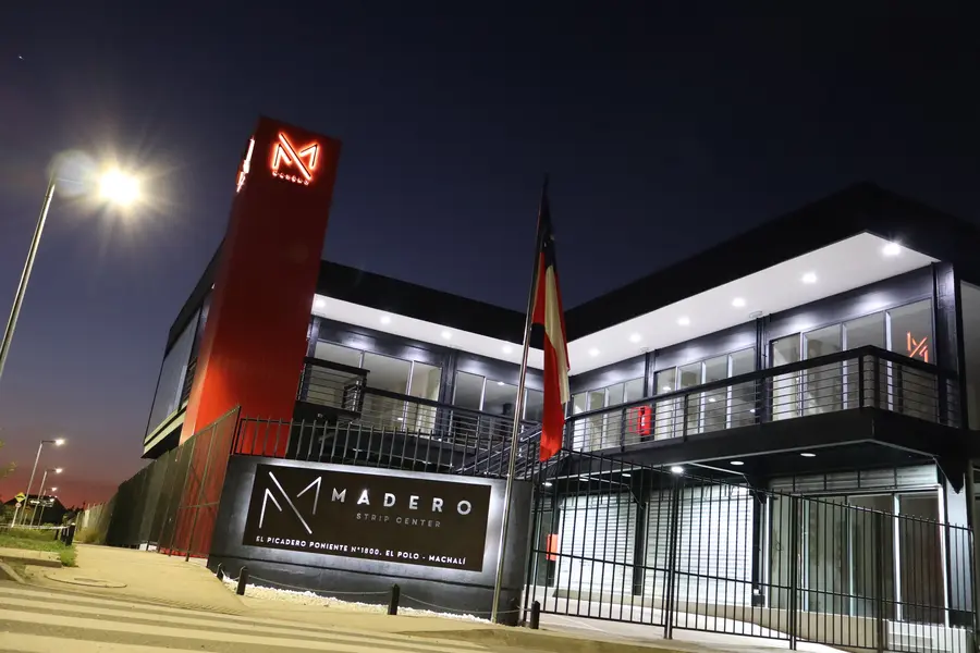 El centro iluminado de noche